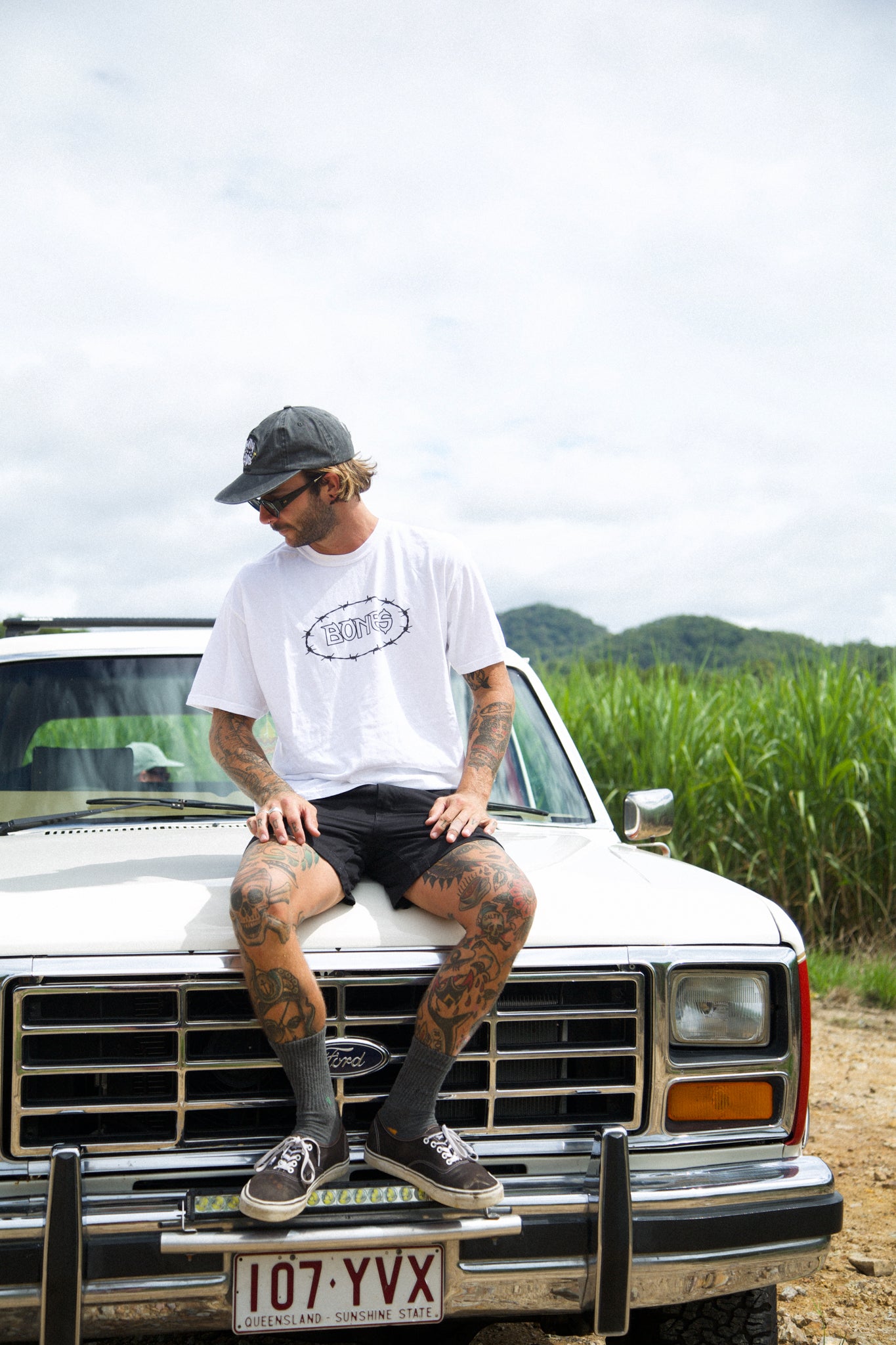 Bones Barb Tee - Vintage White